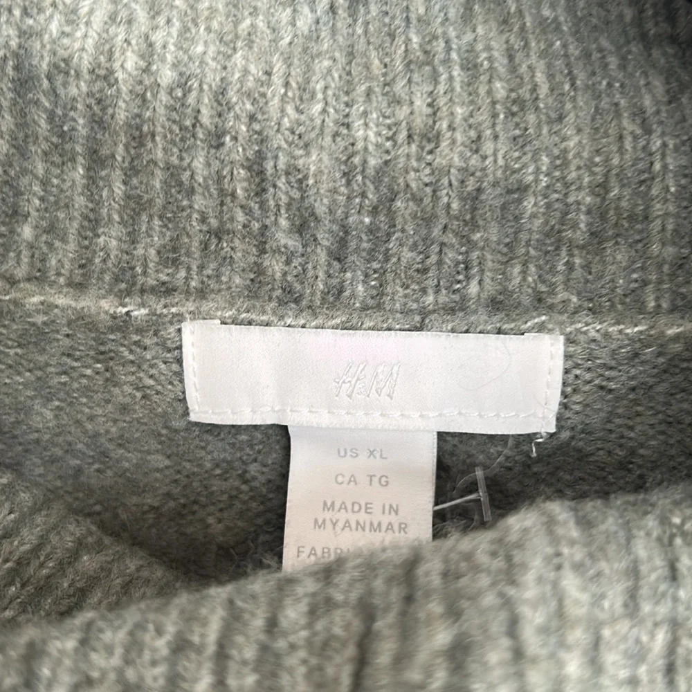 H&M Sweater - Picture 2 of 4